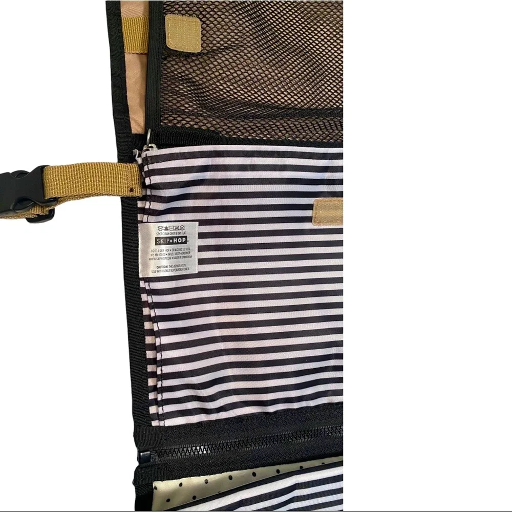 NWOT Skip Hop Pronto Baby Changing Station & Diaper Clutch